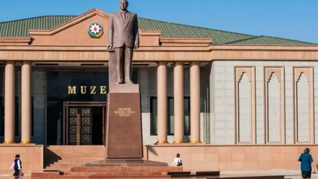 کچھ لوگ یہ بھی دعویٰ کرتے ہیں کہ اس خطے کی بہترین صفائی مقامی حکومت کی سخت گیر پالیسی کا نتیجہ ہے