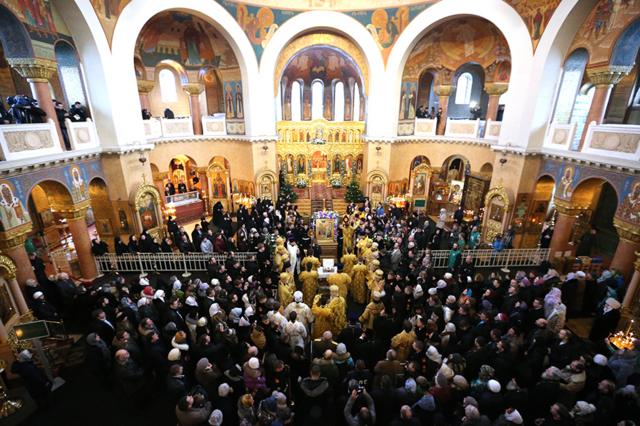 Sacred relics from Mount Athos brought to St Petersburg