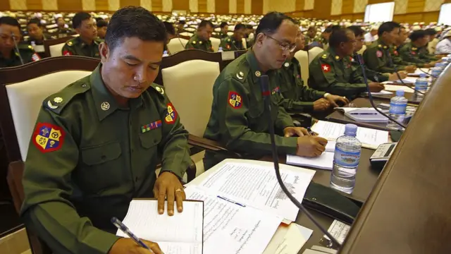 တပ်မတော်သားကိုယ်စားလှယ်တွေ