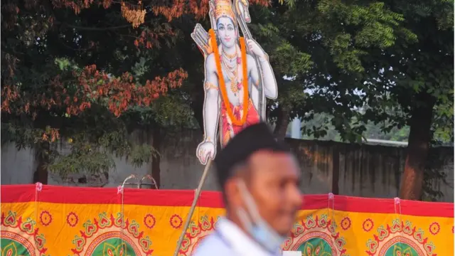 હરિદ્વારમાં જ્યારે મોહન ભાગવત હિંદુ રાષ્ટ્રની વાત કરી રહ્યા હતા, ત્યારે તેમણે અરવિંદ તથા સ્વામી વિવેકાનંદના 'અખંડ ભારત'ની વાત કહી