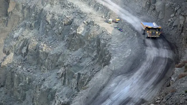 Алмазодобывающая шахта