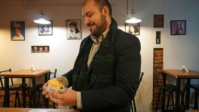 El venezolano creció con la arepa. Comen, si pueden, todos los días. A veces más de dos veces por día.