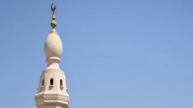 প্রধানমন্ত্রী শেখ হাসিনা বলছেন, সারা দেশের অন্যান্য মসজিদের নিরাপত্তার বিষয়গুলোও খতিয়ে দেখা দরকার।