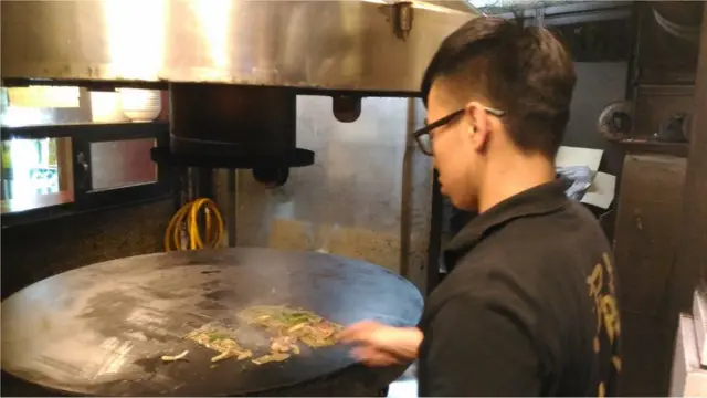 台灣的餐飲業從業人員的時薪是大約139元新台幣。