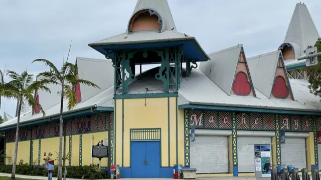 Centro Cultural Little Haiti con su Mercado Caribeño (Caribbean Marketplace).