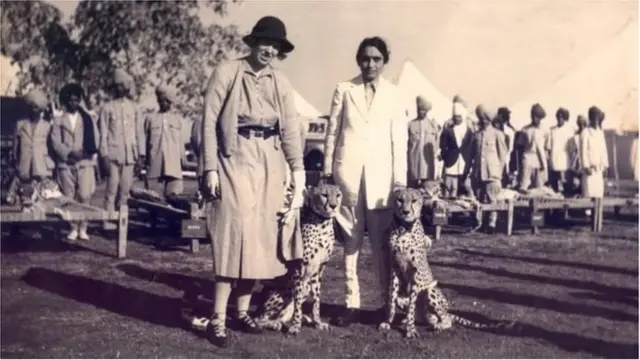 చీతాలతో సాహు మహారాజ్ కుమార్తెలు