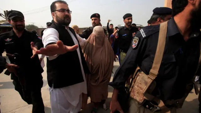 گذشتہ ہفتے کا پاکستان تصاویر میں - BBC News اردو