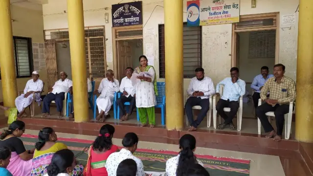 হেরওয়াড় গ্রাম পঞ্চায়েতে বৈঠকে বসেছেন বাসিন্দারা