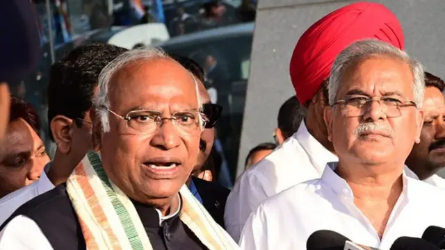 मल्लिकार्जुन खड़गे और भूपेश बघेल