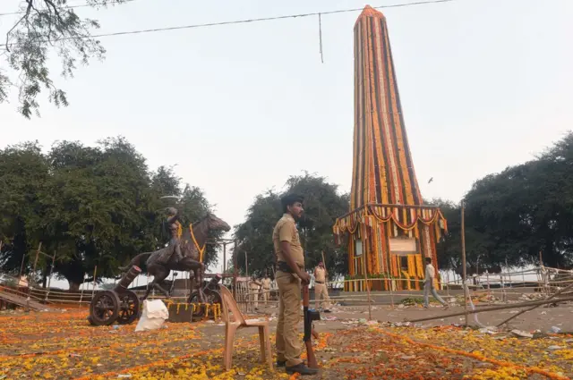 భీమా-కోరేగావ్‌ వద్ద జనవరి 1వ తేదీన పోలీసు పహారా దృశ్యం