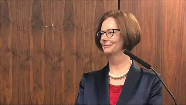 One student throw sandwich come meet Australian PM Julia Gillard for 2013