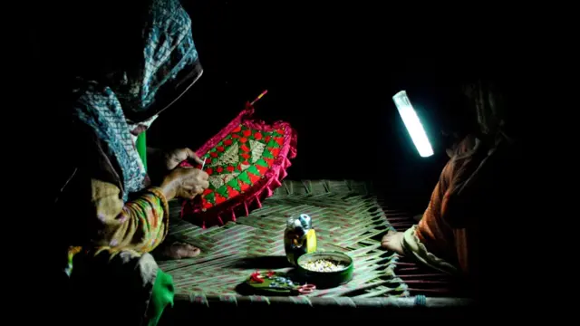 ہاتھ کے بنے پنکھے