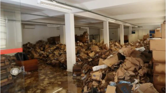 Situação da sala com DVDs da Cinemateca após enchente em fevereiro na unidade na Vila Leopoldina, zona oeste de São Paulo