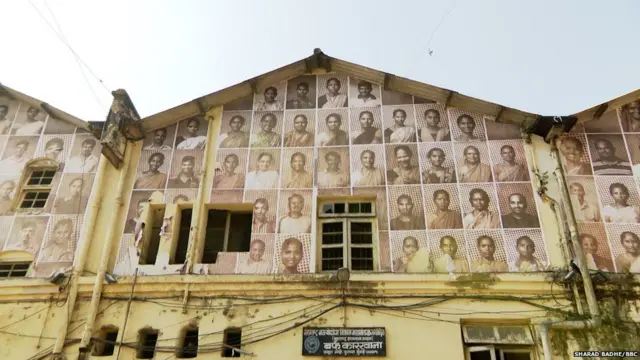 कलाप्रदर्शन साकारतानाही स्थानिकांची मदत घेण्यात आली