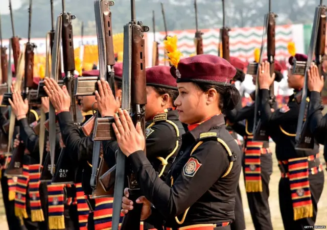 सेना में महिलाएं