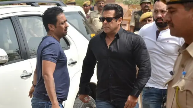 કોર્ટમાં જતા સલમાન ખાનનો ફોટોગ્રાફ