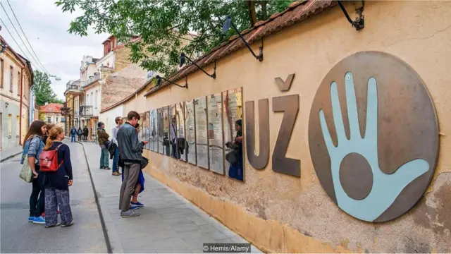 Uzupisin simvolu - Müqəddəs Əl