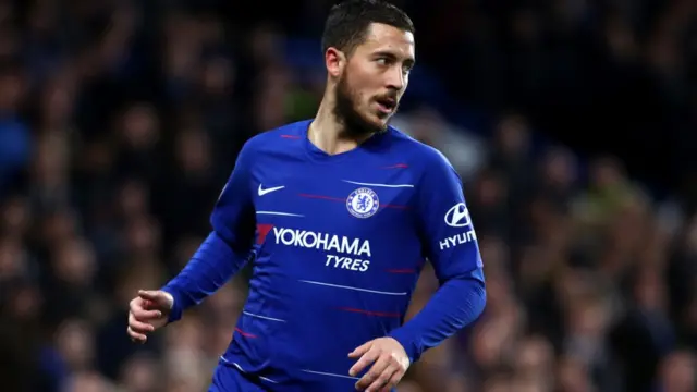 L'attaquant belge de Chelsea a tapé sur l'oeil de Zinédine Zidane, le coach du Real Madrid.