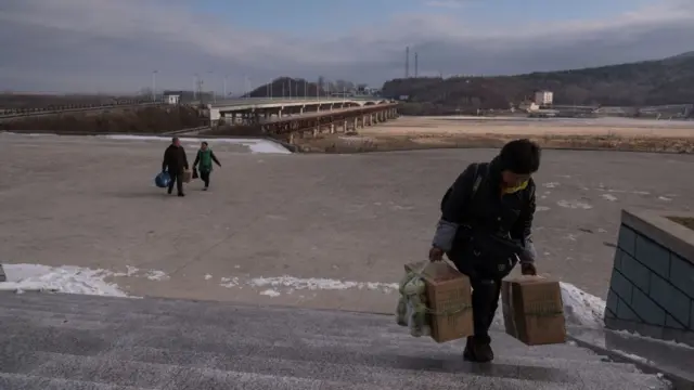 мост на границе Северной Кореи и Китая