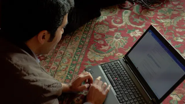 कश्मीरी मूल के डॉक्टर रऊफ़ बांडे