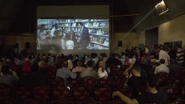 "سينما السامر" تفتح أبوابها مجددا بعد غيار 30 عاما.