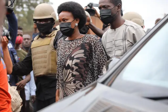 Barbie na Robert Kyagulanyi baje gutora