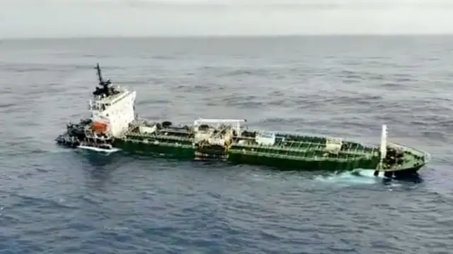 ડૂબતા જહાજમાંથી લોકોને બચાવાયા