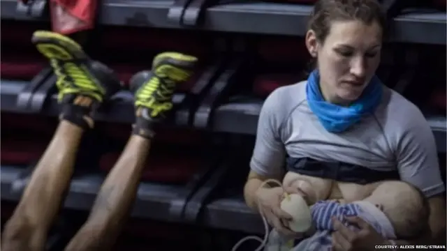 ਦੌੜਾਕ ਸੌਫ਼ੀ ਪਾਵਰ ਦੀ ਦੌੜ ਦੇ ਵਿਚਕਾਰ ਹੀ ਆਪਣੇ ਬੱਚੇ ਨੂੰ ਦੁੱਧ ਚੁੰਘਾਉਣ ਦੀ ਇਹ ਤਸਵੀਰ ਵਾਇਰਲ ਹੋ ਗਈ ਸੀ।