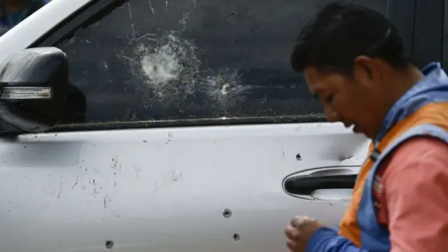 Auto baleado de los guardias indigenas.