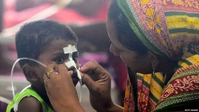 गोरखपुर के बीआरडी मेडिकल कॉलेज में भर्ती मरीज