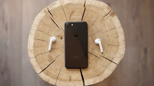 Всі говорять про нову соцмережу Clubhouse. Що про неї варто знати