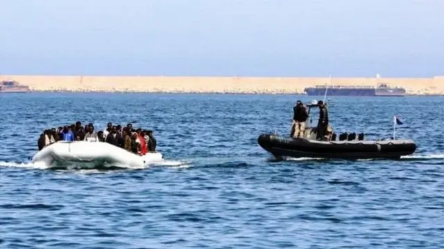 লিবিয়া থেকে নৌকায় করে ইউরোপ যেতে গিয়ে বহু লোক সাগরে ডুবে মারা গেছে