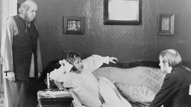 Олег Табаков (в центре) в фильме "Несколько дней из жизни И.И. Обломова"