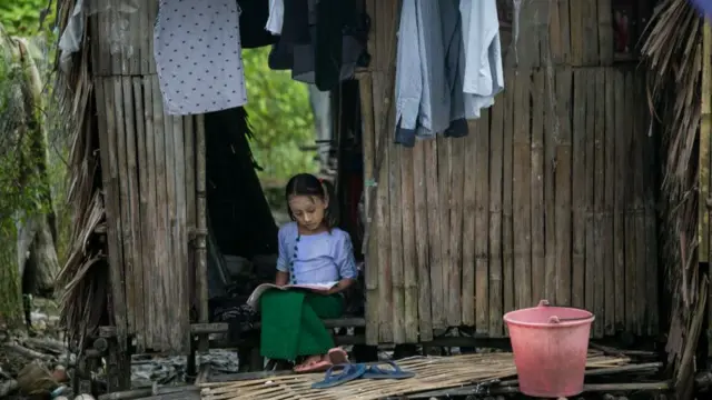 ကျောင်းသူတစ်ဦး