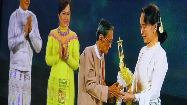 ဒေါ်အောင်ဆန်းစုကြည်