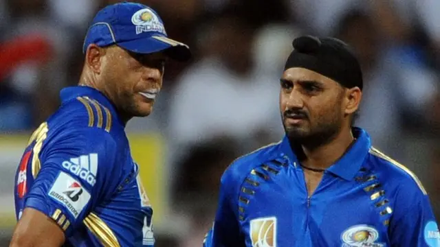 एंड्रयू सायमंडस आणि हरभजन सिंह