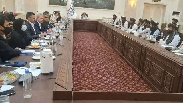 د روغتیا نړیوال سازمان مشر کابل کې له طالب مشرانو سره کتلي