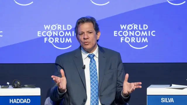 Haddad durante discussãoblaze lpainel do Fórum Econômico Mundialblaze lDavos, na Suíça