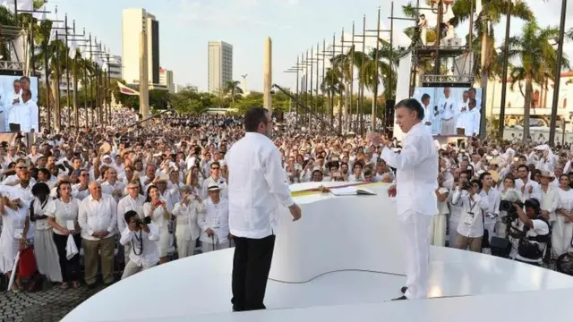 Juan Manuel Santos y Rodrigo Londoño Echeverri, alias Timochenko