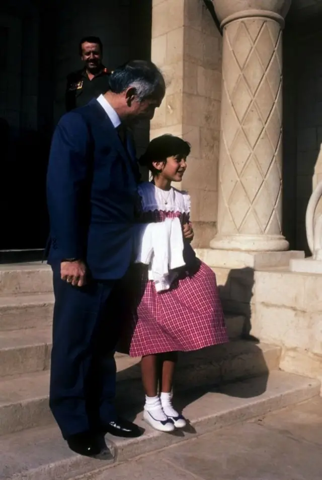 Haya Bint Xuseen ayuu aabaheed Boqor Xuseen-kii Urdun faras siiyay iyadoo lix sano jir ah