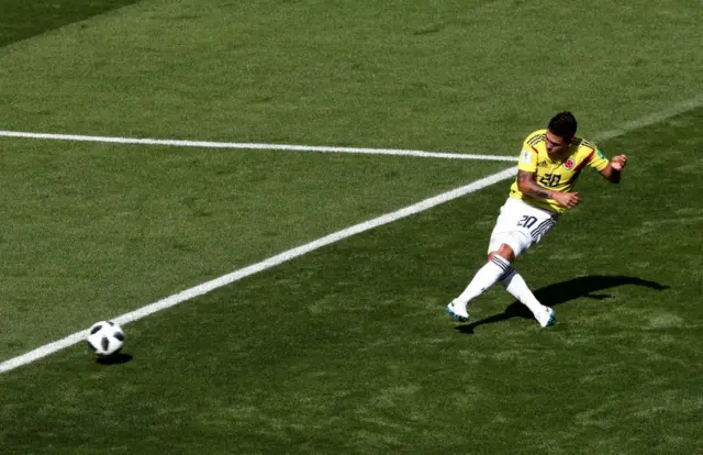 La genialidad de Quintero al disparar a ras de piso para sorprender al arquero japonés.