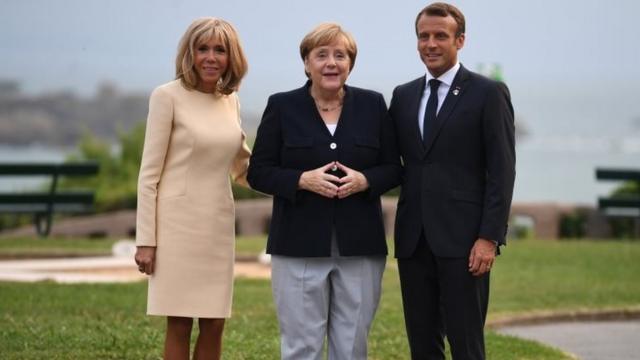Brigitte Macron, Angela Merkel e Emmanuel Macron