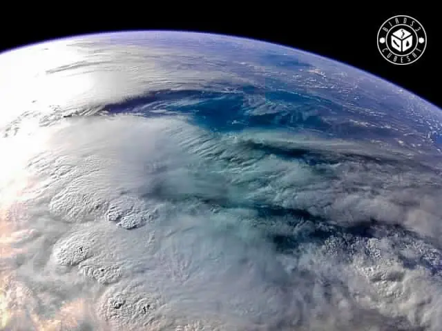 රාවණා 1 චන්ද්‍රිකාව ජපානයට ඔබ්බෙන් ගමන් කරද්දී ගත් ඡායාරූපයක්