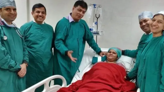 મીનાક્ષી સાથે ડૉક્ટર શૈલેષની ટીમ