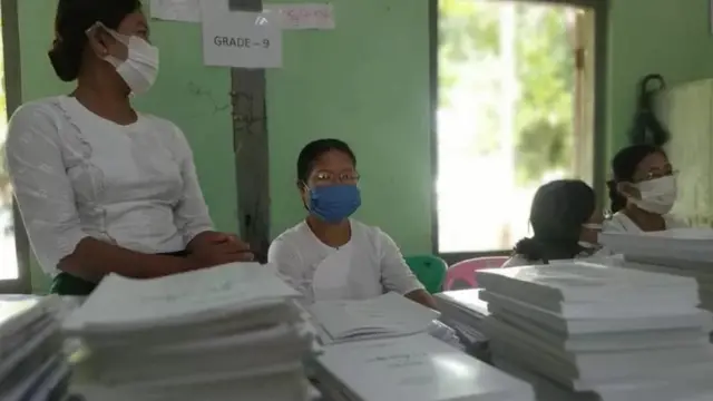 လွန်ခဲ့တဲ့နှစ်တွေအတွင်း စစ်ကြောင့်ကျောင်းအများစုပုံမှန်မလည်ပတ်နိုင်တဲ့ရခိုင်မှာတော့ ဒီကျောင်းအပ်ရာသီမှာ ကျောင်းအပ်နှံမှုများပြား