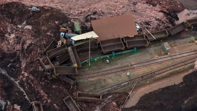 ਬ੍ਰਾਜ਼ੀਲ ’ਚ ਮਾਈਨਿੰਗ ਡੈਮ ਟੁੱਟਣ ਮਗਰੋਂ ਗਾਰੇ ਦੇ ਹੜ੍ਹ ਦੀ ਤਬਾਹੀ ਦੀਆਂ ਤਸਵੀਰ