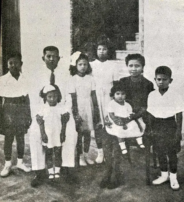 นายปรีดี และท่านผู้หญิงพูนศุข พนมยงค์ กับบุตรสาวและบุตรชาย