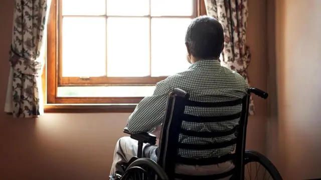 Літня людина