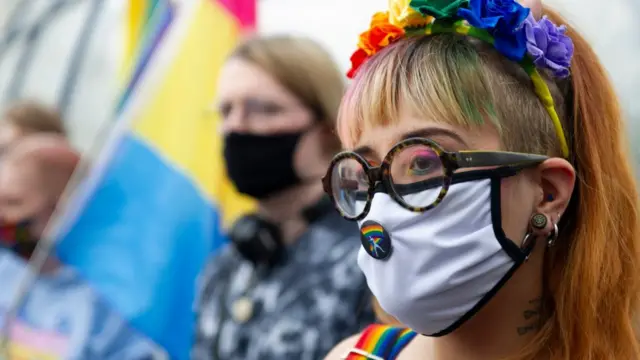 बाइसेक्शुअल