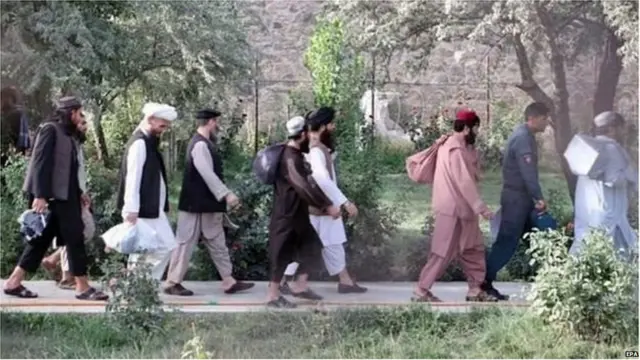 तालिबान और अफ़गान सरकार के बीच बहुत बाद तक क़ैदियों की रिहाई को लेकर विवाद रहा